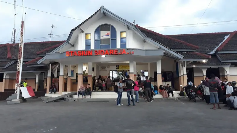 Suasana di Stasiun Sidareja Kabupaten Cilacap, Jawa Tengah pada akhir arus balik lebaran 2019, Minggu sore (16/6/2019). (Foto: Liputan6.com/Muhamad Ridlo)
