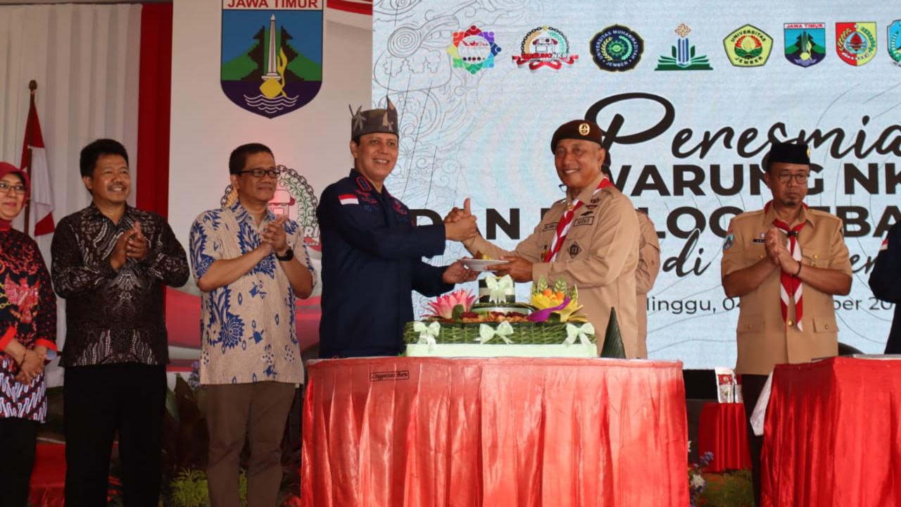 Kepala BNPT Komjen Pol Boy Rafli Amar resmikan Warung NKRI di Jember bersama Ketua Kwarda Pramuka Jatim Arum Sabil (Istimewa)