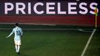 Striker Argentina, Lionel Messi, saat pertandingan semifinal Copa America 2015 antara Argentina melawan Paraguay di Estadio Municipal Alcaldesa Ester Roa Rebolledo, Concepcion, Cile, (30/6/2015). (Reuters/Jorge Adorno)