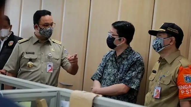 Gubernur DKI Jakarta Anies Baswedan saat memantau aktivitas sejumlah perusahaan  selama PPKM Darurat. (Instagram @aniesbaswedan)