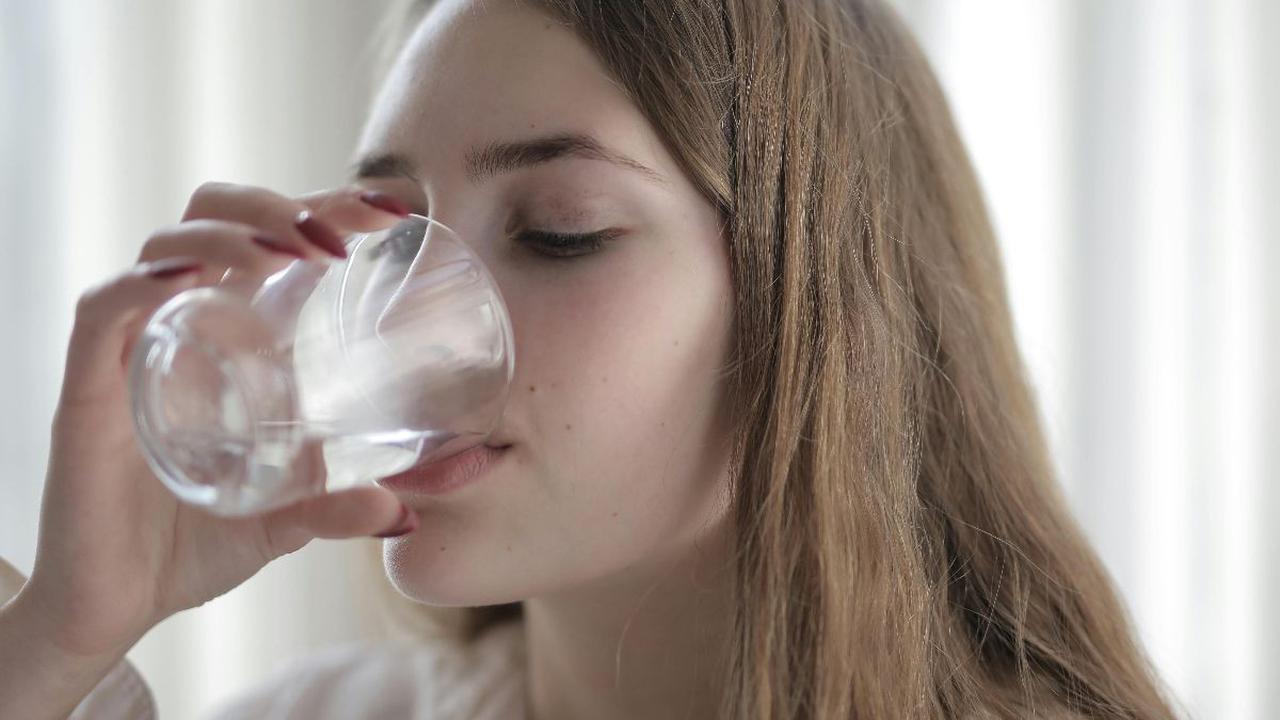 6.&nbsp;Minum Lebih Banyak Air