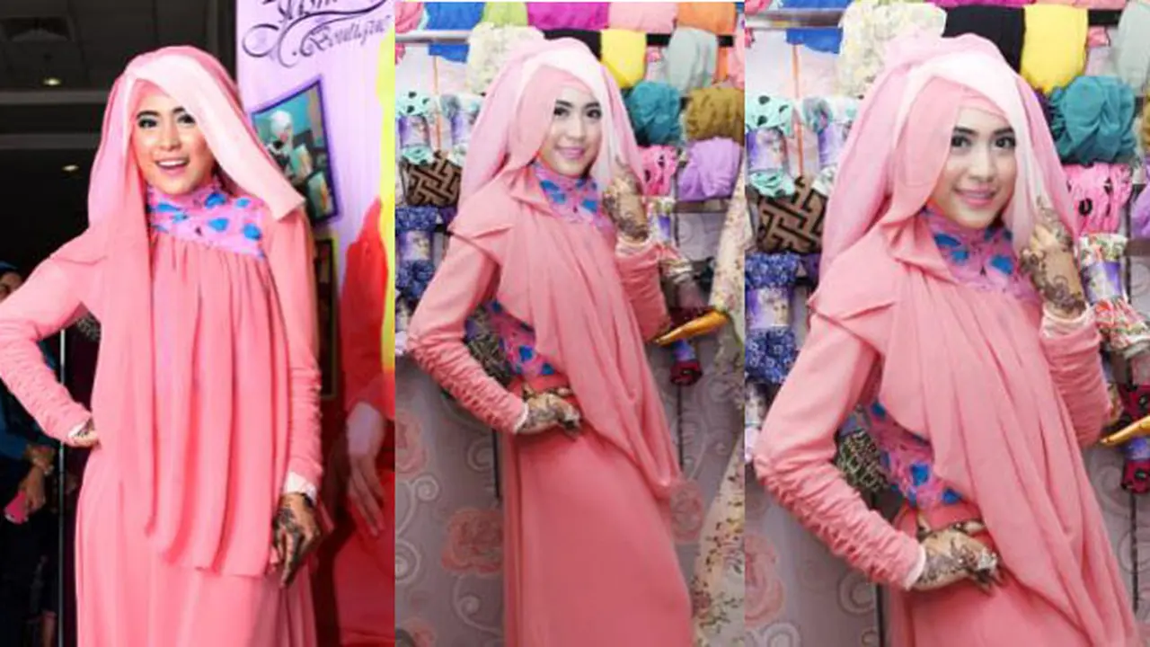 April Jasmine Buka Butik Busana Muslim
