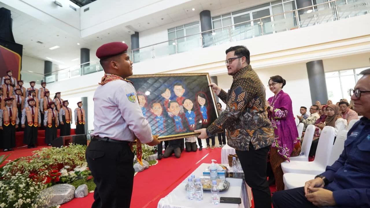 Passing Grade Terbaik se-Kediri, Mas Dhito Antarkan Siswa Boarding School Masuk Perguruan Tinggi