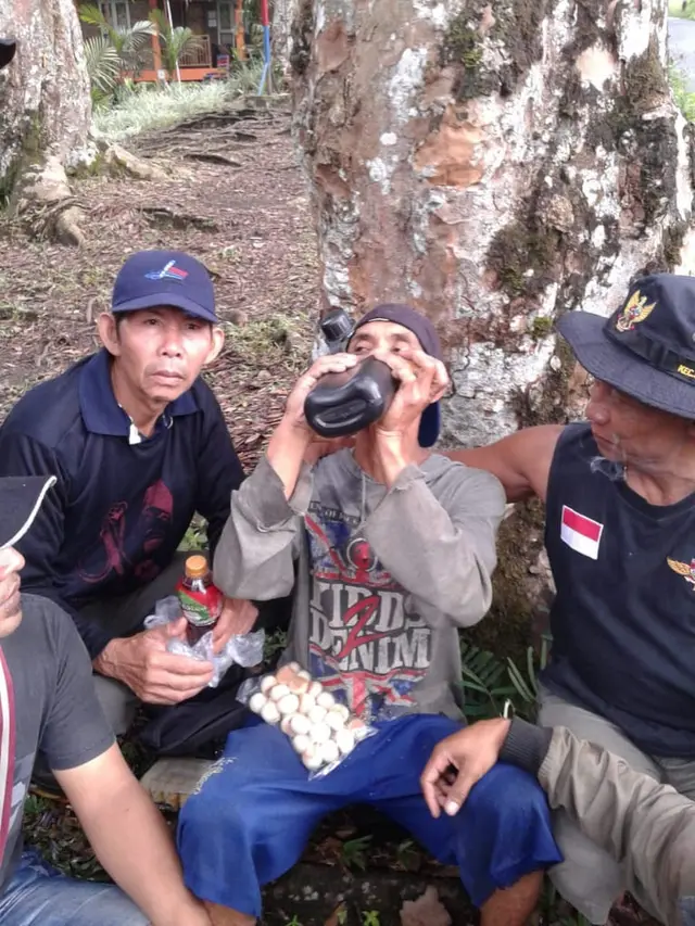 Eko Sumitro ditemukan selamat usai tersesat 3 hari di hutan Gunung Slamet, Banyumas. (Foto: Liputan6.com/Tagana Banyumas/Muhamad Ridlo)