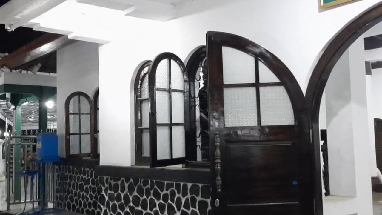 Karena arsitektur dan nilai sejarahnya yang kuat, Gubernur DKI Jakarta tahun 1993 meresmikan<br>bangunan masjid sebagai cagar budaya yang dilindungi.