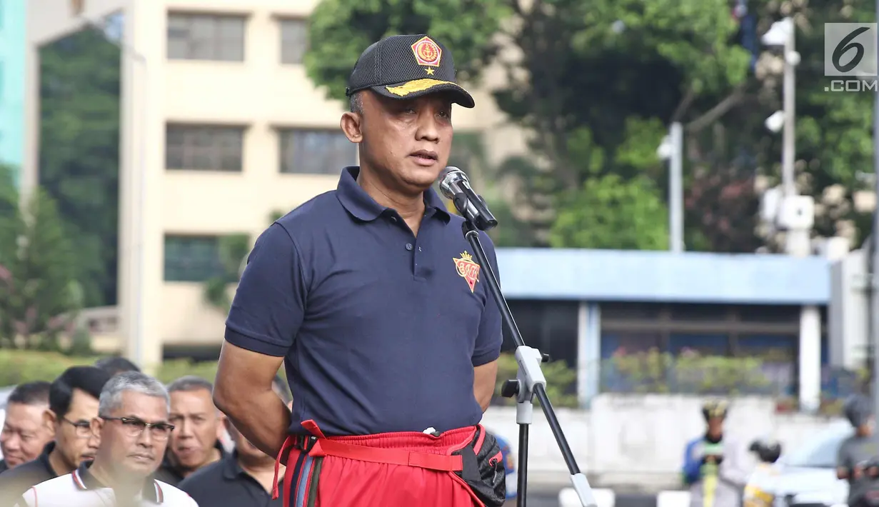 Waasintel Panglima TNI Brigjen TNI (MAR) R Widad Prasojo memberikan sambutan saat pelepasan kirab estafet International Veteran Cycling Association (IVCA) 2018 di Museum Polri, Jakarta, Minggu (25/3). (Liputan6.com/Herman Zakharia)