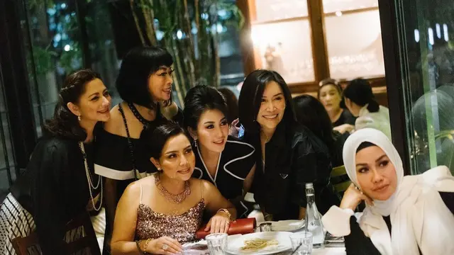 Pesta ulang tahun Mayangsari yang ke-51 dihadiri para artis 90an (Foto: Instagram cutkeke_xavier)