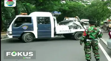 Adu argumen pengemudi dengan petugas tidak bisa dihindari karena kedua belah pihak saling mengklaim  dengan berpegang pada pasal berbeda di Peraturan Daerah (Perda) tentang perparkiran.