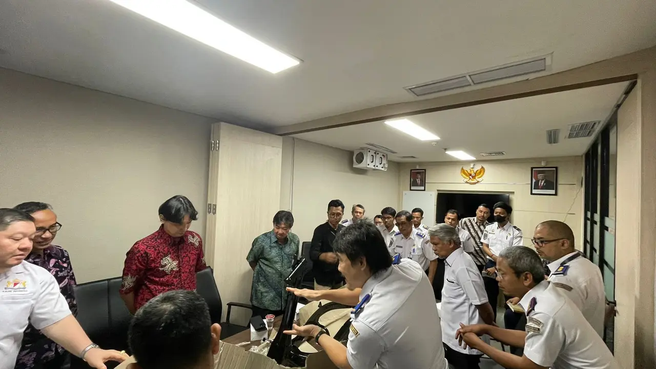 Direktur Sarana Transportasi Jalan Ditjen Perhubungan Darat Kementerian Perhubungan Danto Restyawan bertemu dengan PT Astra Honda Motor (AHM) untuk membicarakan mengenai rangka enhanced Smart Architecture Frame (eSAF) motor Honda (Dok Kemenhub)