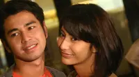 Raffi Ahmad dan Tyas, Antara Foto Hot dan Velove Vexia