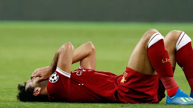 Cedera, Mohamed Salah Menangis Tak Bisa Lanjutkan Pertandingan
