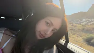 Potret Cantik Lisa BLACKPINK Liburan di Antelope Canyon