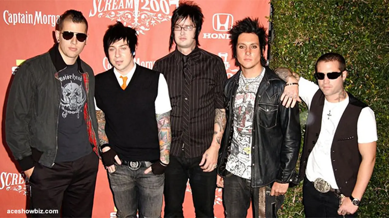 avenged-sevenfold-130823b.jpg