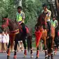 Pasukan berkuda Polri saat mengikuti apel kesiapan pelaksanaan Asian Games 2018 di lingkar luar Stadion Utama GBK, Jakarta, Senin (4/6). Apel dipimpin Sekjen INASGOC, Eris Herryanto dan diikuti semua unsur terkait. (Liputan6.com/Helmi Fithriansyah)