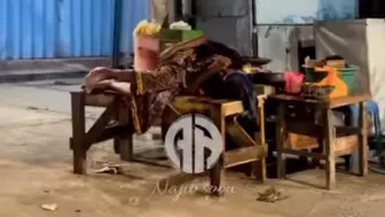 Bekerja Sendiri Tak Punya Sanak Keluarga