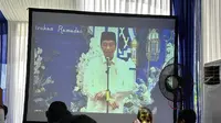 Presiden Jokowi menyinggung soal Piala Dunia U-20 yang gagal digelar di Indonesia saat berada di Kantor DPP PAN, Pancoran, Jakarta Selatan, Minggu (2/4/2023). (Liputan6.com/ Nanda Perdana Putra)