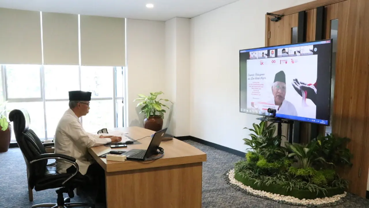 Ketua Dewan Komisioner Otoritas Jasa Keuangan (OJK), Wimboh Santoso, dalam acara Peringatan HUT Ke-76 Kemerdekaan RI dan Satu Dasawarsa (10 tahun) OJK