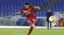 Pemain AS Roma Bruno Peres gagal mencetak gol ke gawang Young Boys pada pertandingan Grup A Liga Europa di Olympic Stadium, Roma, Italia, Kamis (3/12/2020). AS Roma melaju ke babak 32 besar Liga Europa sebagai juara Grup A usai mengalahkan Young Boys 3-1. (AP Photo/Andrew Medichini)