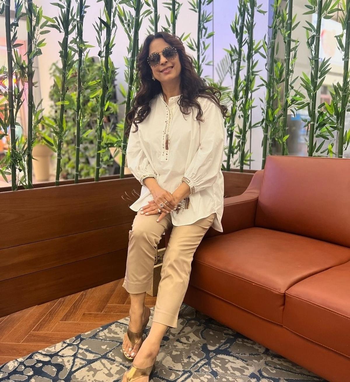 Jika dibandingkan dengan kekayaan lima aktris terkaya India setelah Juhi Chawla, jumlah kekayaannya masih jauh lebih tinggi. Aishwarya Rai Bachchan menempati posisi kedua dengan kekayaan lebih dari $100 juta, setara dengan sekitar Rp 1,5 triliun. Di posis