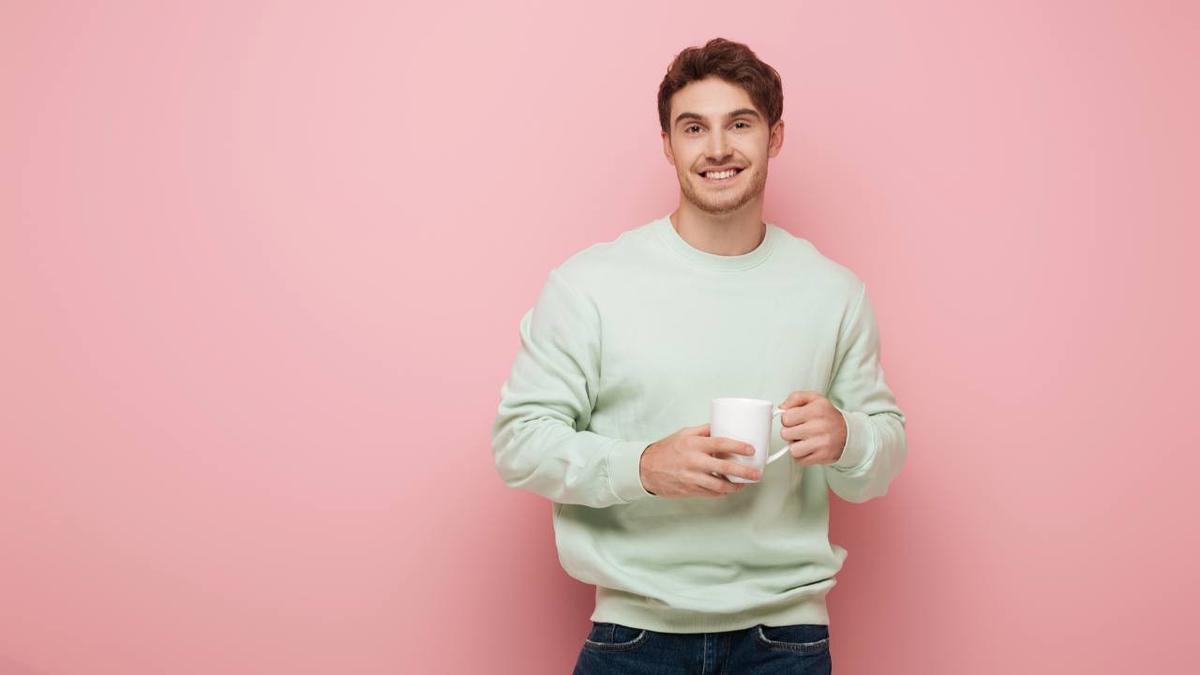 Rekomendasi Sweatshirt Pria Terbaik, Solusi Outfit Simpel tapi Tetap Keren