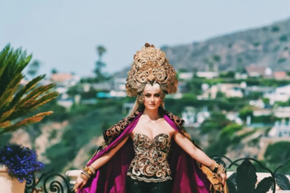 [Bintang] Agnez Mo dan Pro Kontra Video Klip Long As I Get Paid