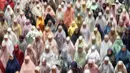 Di Masjid Istiqlal, Jakarta, Jumat (28/2/2025), ribuan umat muslim langsung melaksanakan salat tarawih pertama Ramadan 1446 H. (Liputan6.com/Herman Zakharia)