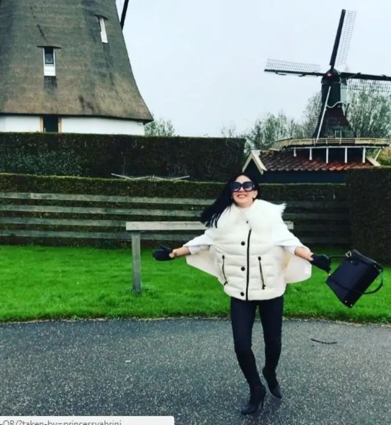 Syahrini berangkatkan umrah korban first travel (Foto: Instagram)