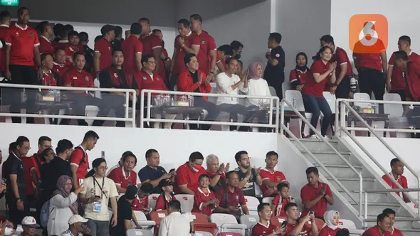 <p>Presiden RI Joko Widodo, Ketua Umum PSSI Erick Thohir dan Menpora Dito Ariotedjo menghadiri laga FIFA Matchday antara Timnas Indonesia menghadapi Argentina di Stadion Utama Gelora Bung Karno (SUGBK), Senin (19/6/2023). (Bola.com/Abdul Aziz)</p>