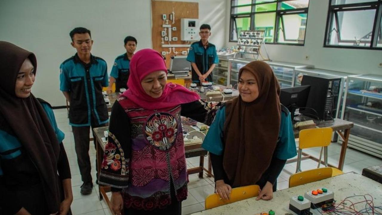 Khofifah Tegaskan Revitalisasi Sekolah Jawa Timur Terus Berjalan, Fokus Peningkatan Kualitas Pendidikan 2026