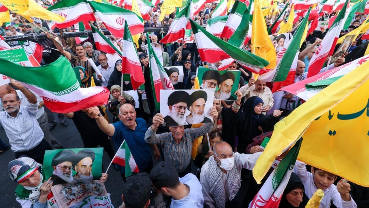 Euforia Warga Iran Turun ke Jalan Rayakan Gencatan Senjata dengan Israel