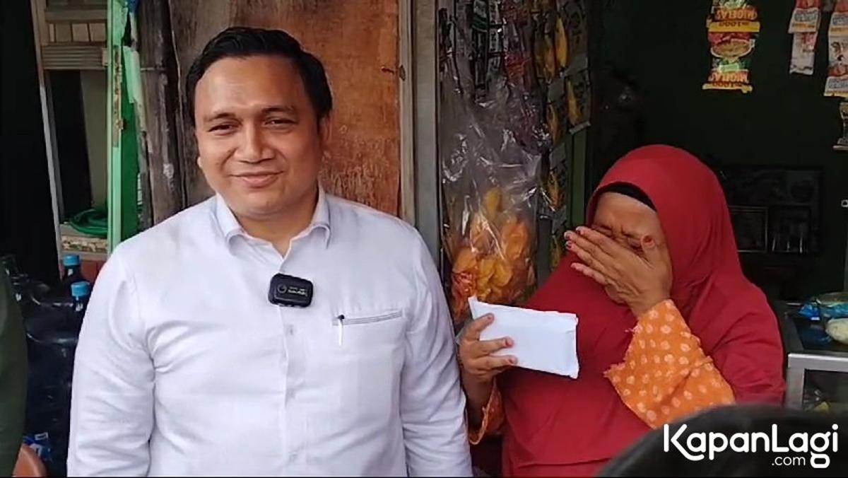 7 Potret Tangis Istri Pertama Pak Tarno Pecah Terima Bantuan dari Gus Miftah, Mengaku Baru Kali Ini Pegang Uang Sebanyak Itu