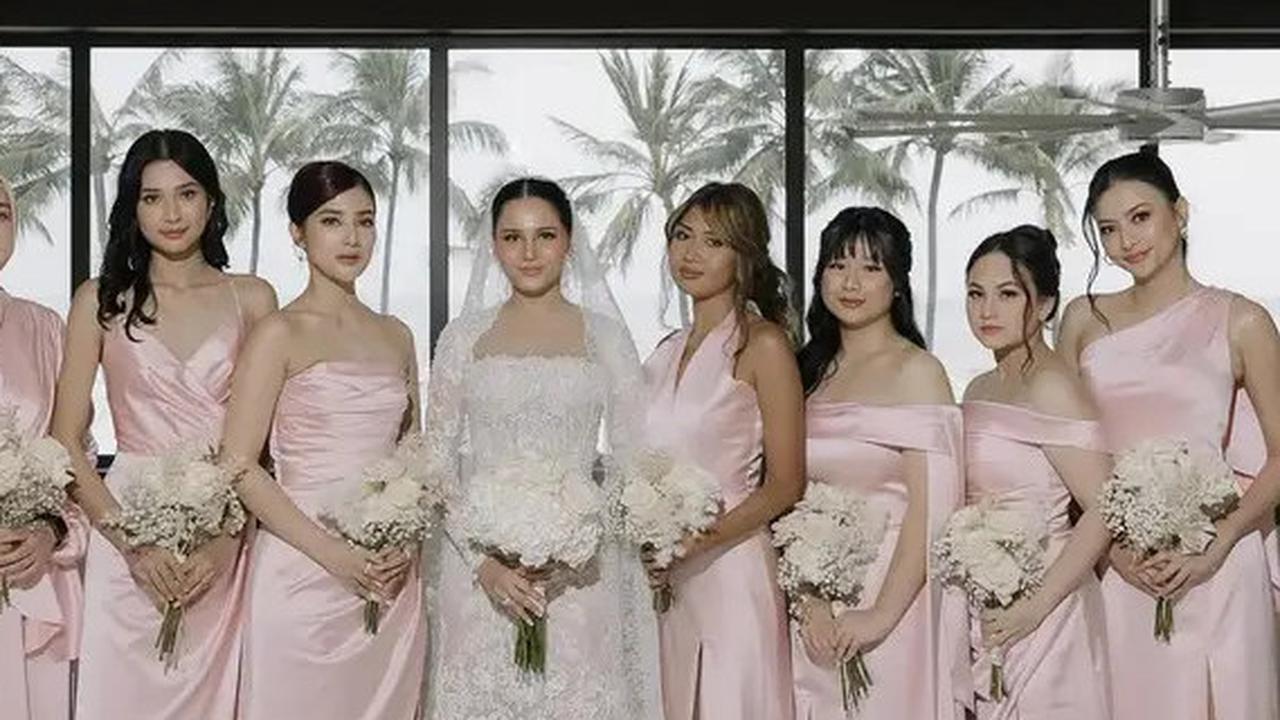 7 Potret Cantik Menawan Mikha Tambayong Jadi Bridesmaid Pernikahan Yunita Siregar, Anggun dengan Gaun Pink
