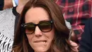 Tanpa dibuat-buat, Kate Middleton yang sering diajak suaminya menghadiri sebuah acara olahraga terlihat larut dalam pertandingan (Popsugar.com)