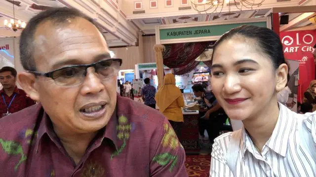 Reporter Liputan6.com Ratu A. Suryasumirat ngevlog bareng Kepala Dinas Kominfo Kabupaten Badung, Bali, I Wayan Weda Darmaja. Dia menceritakan kesuksesan Kabupaten Badung sebagai salah satu kabupaten terkaya di Indonesia. Alokasi anggaran yang baik ad...