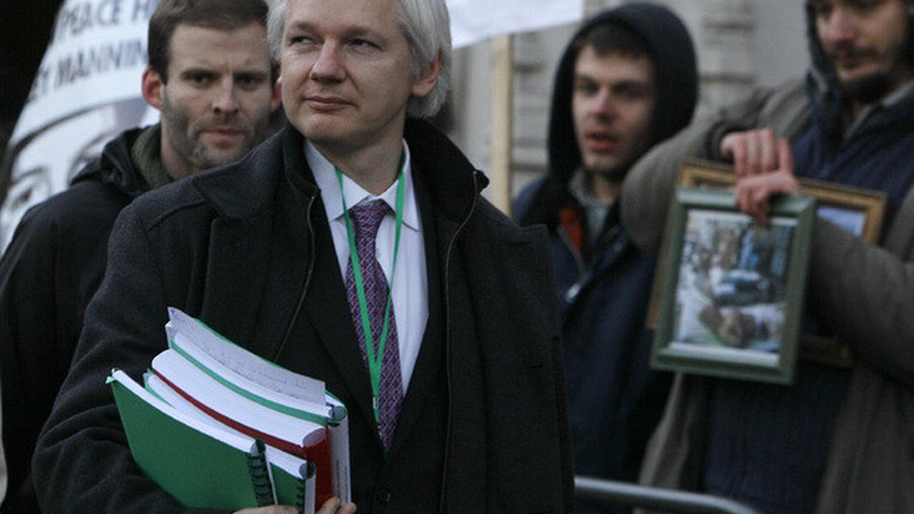 Coba bandingkan dengan sosok Assange yang satu ini