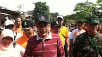 Wagub Djarot Saiful Hidayat saat hendak meninjau Kali Ciliwung (Foto: Putu Merta Surya Putra)