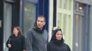Melansir Mirror.co.uk (23/10), nampaknya benar Janet sudah memeluk agama Islam. Terbukti, saat itu ia yang sedang berjalan bersama suaminya hadir dengan tampilan baru. Ia mengenakan pakaian muslim dominan berwarna hitam dan berhijab. (doc.mirror.co.uk)