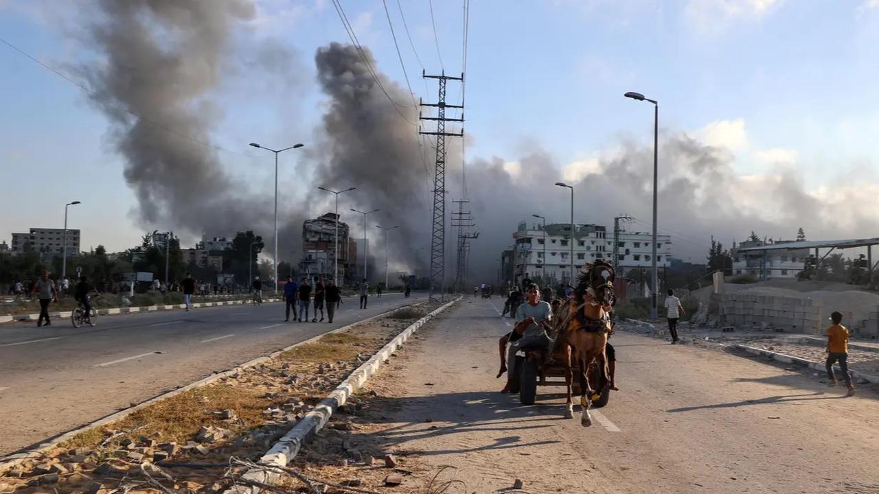 Kejamnya Israel Bombardir Jalan yang Digunakan Warga Jalur Gaza ke Pusat Distribusi Bantuan