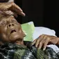 Pertama kalinya, Mbah Gotho dilarikan ke rumah sakit akibat penyakitnya tak bisa disembuhkan hanya dengan kerokan. (Liputan6.com/Fajar Abrori)