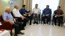 PM Singapura, Lee Hsien Loong (ketiga kanan) saat menjenguk Ani Yudhoyono di National University Hospital, Singapura, Jumat (15/1). Kedatangan PM Lee disambut oleh Susilo Bambang Yudhoyono, Agus Harimurti dan Edhie Baskoro (Liputan6.com/HO/Anung Anandito)