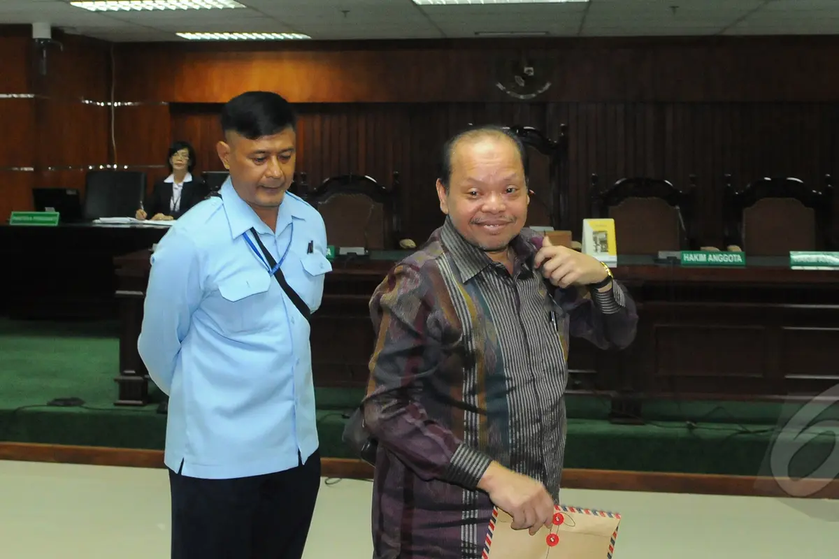 Tanpa Didampingi Kuasa Hukum, Sutan Bhatoegana Jalani Sidang Pembacaan Dakwaan
