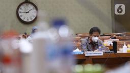 Menteri Kesehatan Budi Gunadi Sadikin mengikuti rapat kerja dengan Komisi IX DPR di Senayan, Jakarta, Selasa (22/3/2022). Rapat mengenai pergeseran pagu alokasi Kementerian Kesehatan RI tahun anggaran 2022, sesuai perubahan struktur organisasi dan tata kerja Kemenkes Rl. (Liputan6.com/Angga Yuniar)