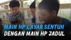 Momen seorang bocah tetap asyik bermain walaup hp nya jadul dan teman-temannya sudah menggunakan hp layar sentuh.