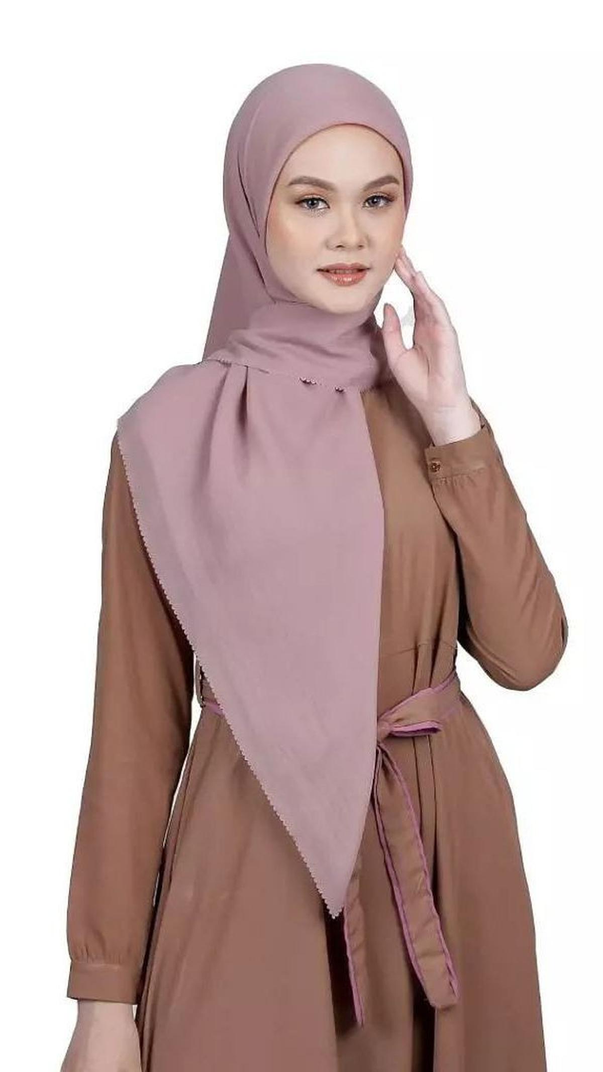 4. Minar Scarf dari Zoya<br>