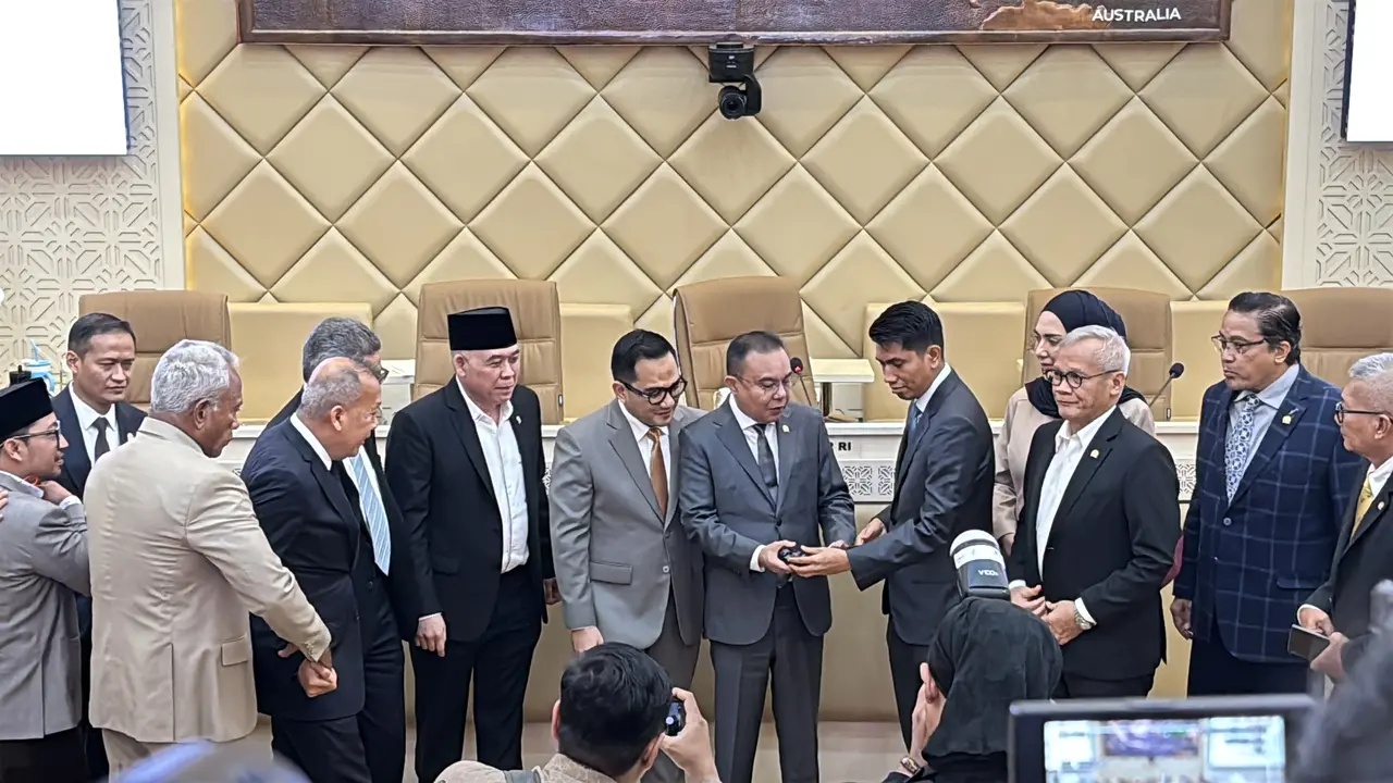 Wakil Ketua DPR Sufmi Dasco Ahmad mengesahkan  Bahtra Banong sebagai Ketua Panitia Kerja (Panja) Penyusunan RUU Pemilu