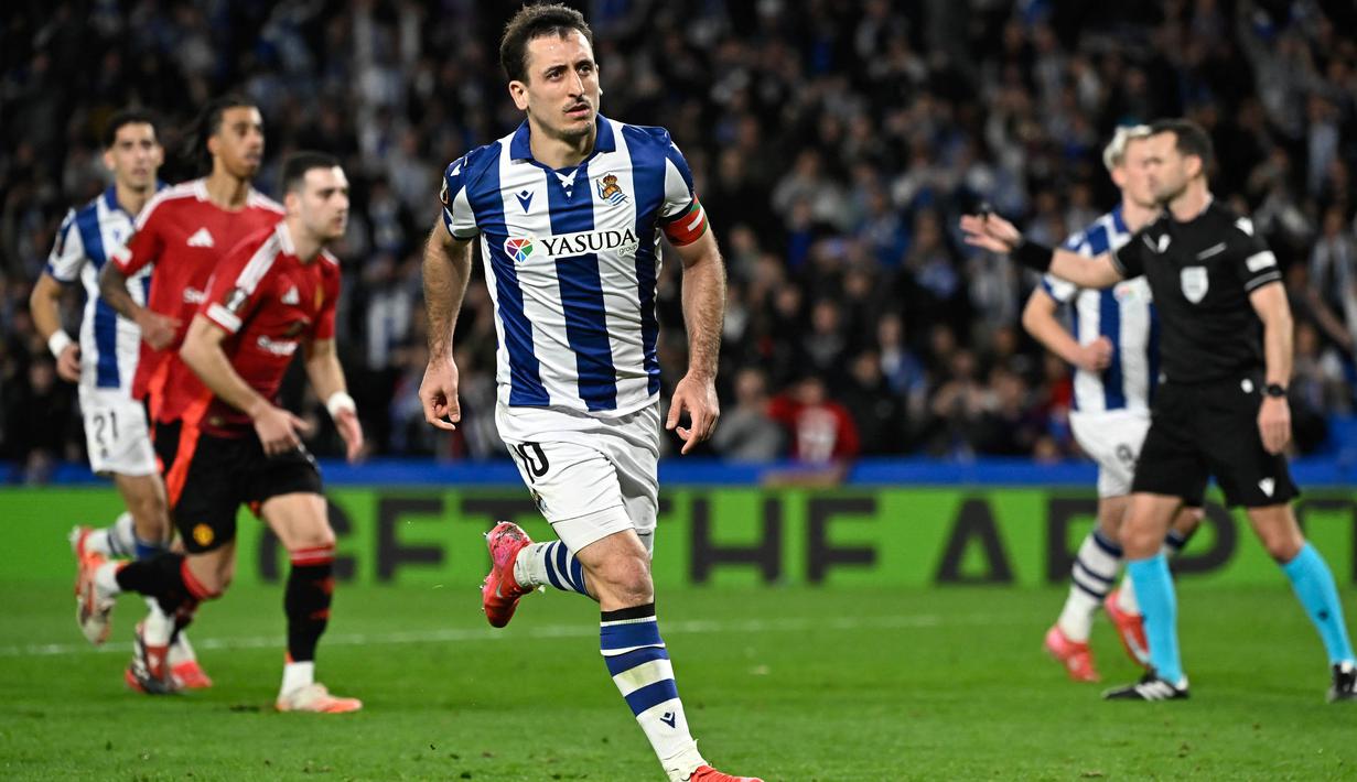 Real Sociedad baru bisa menyamakan kedudukan pada menit ke-70 lewat eksekusi penalti Mikel Oyarzabal. (ANDER GILLENEA/AFP)