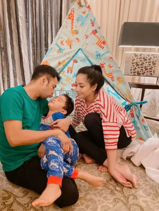 Raffi Ahmad dan Nagita Slavina Liburan Bersama TIM RANS (Instagram/raffinagita1717)