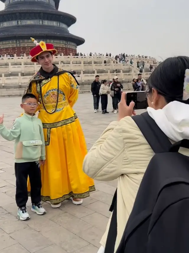 Verrell Bramasta seperti Kaisar China (Instagram/bramastavrl)