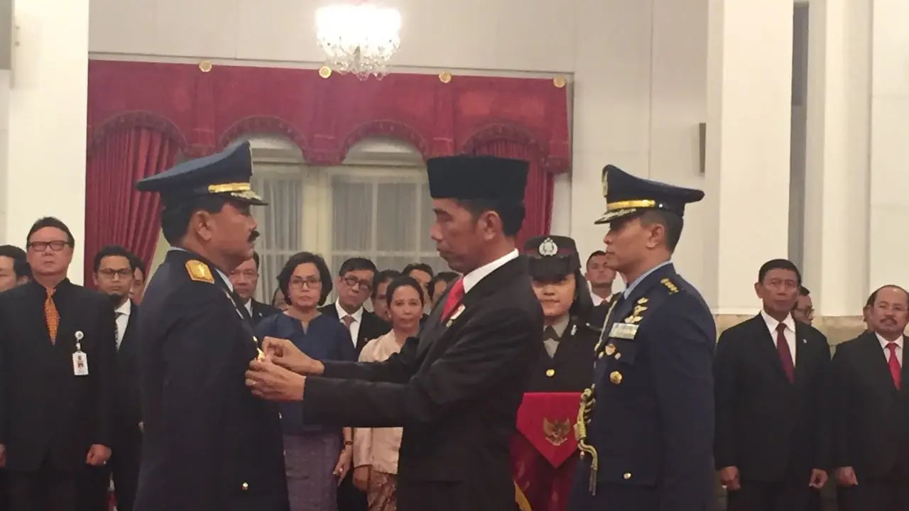 Presiden Jokowi melantik Hadi Tjahjanto sebagai Panglima TNI di Istana Negara