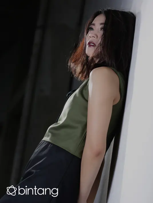 Aksi enerjik Indah Dewi Pertiwi dalam video klip ini mampu menutupi rasa takut nya itu bahkan penampilannya terasa menantang kita untuk menari seenerjik dirinya. (Febio Hernanto/Bintang.com)